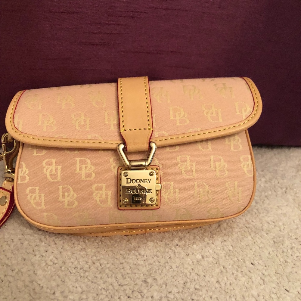 NEW! Dooney & Bourke wristlet